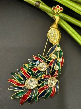 Vintage Unsigned Gold-tone Enameled Rhinestones Peacock Brooch